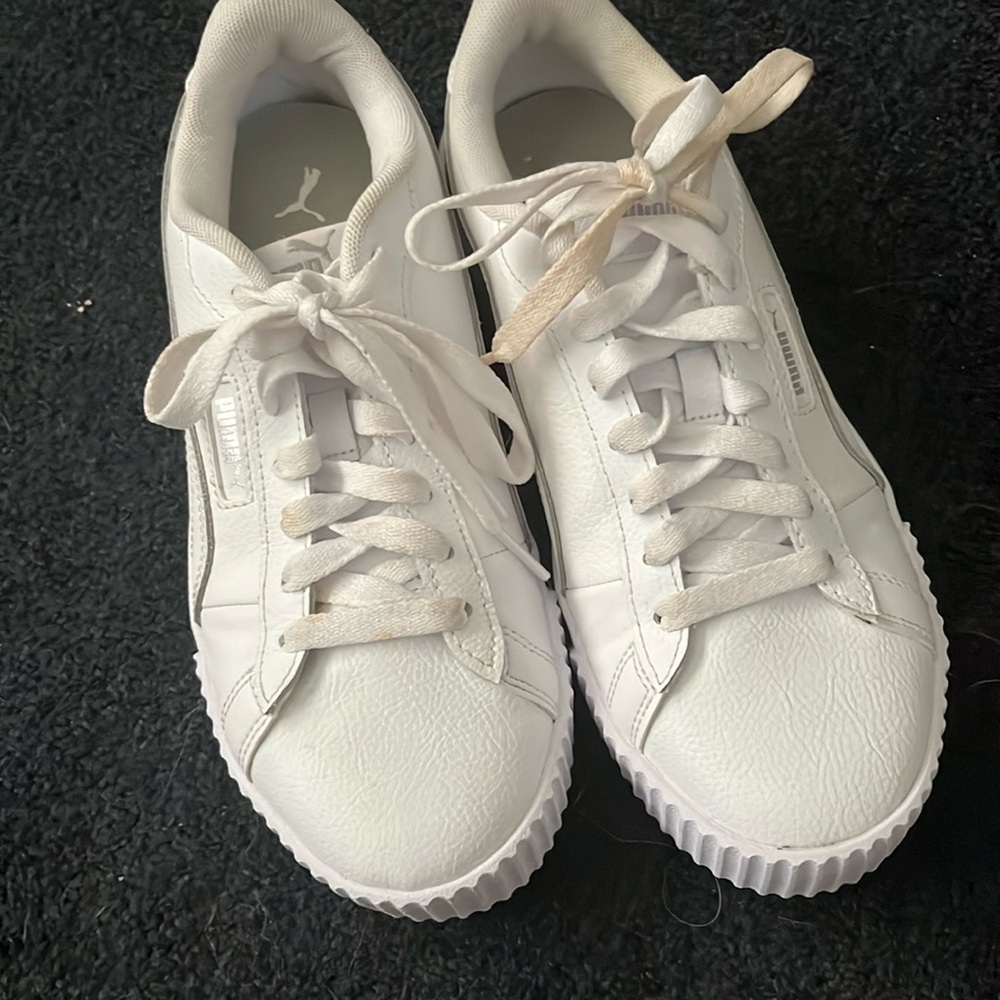 Puma. Sneakers only wore one in doors size marked 7 but are 6.5